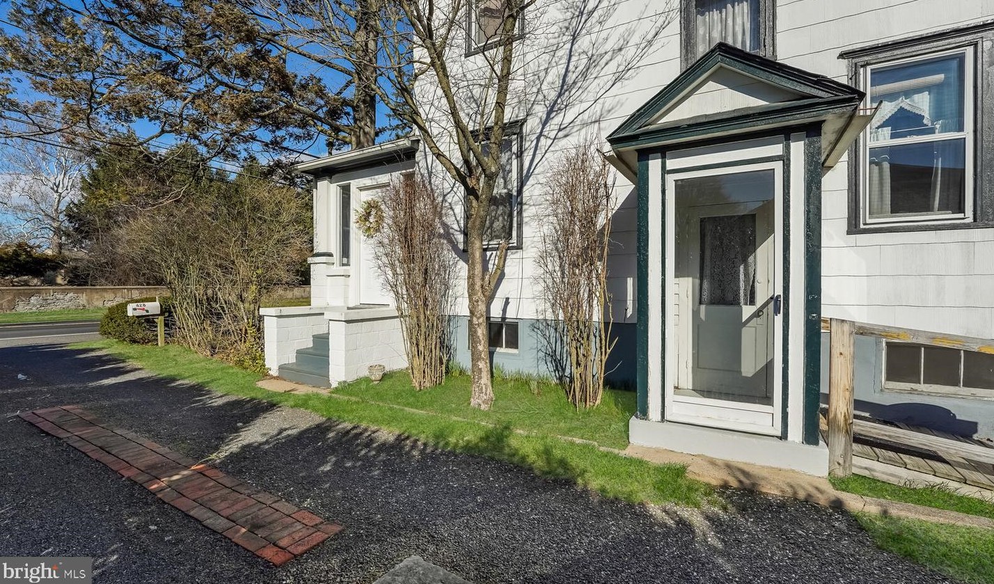 428 Maple Ave, Langhorne PA  19047-2726 exterior