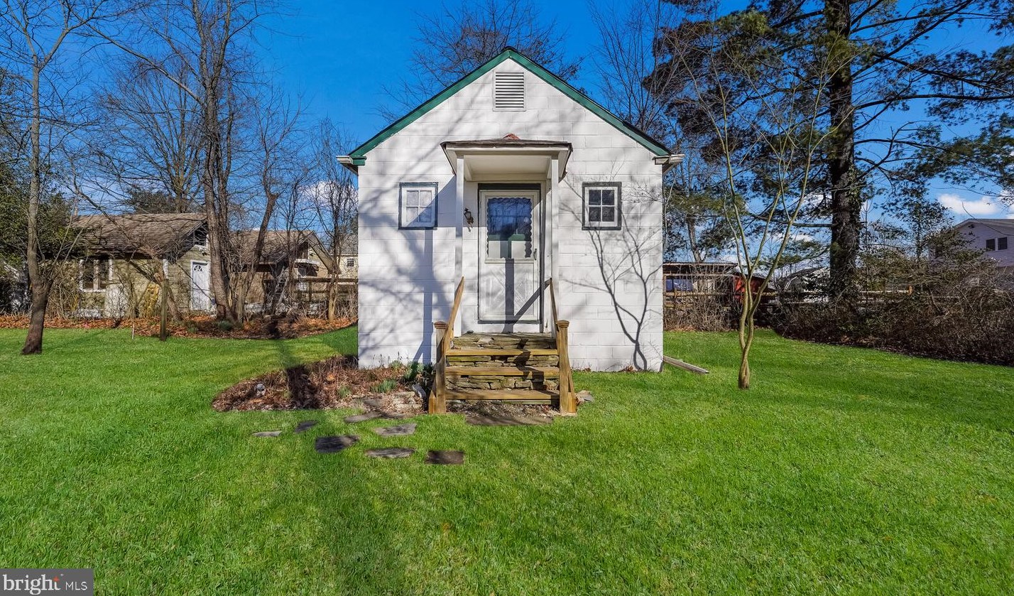 428 Maple Ave, Langhorne PA  19047-2726 exterior