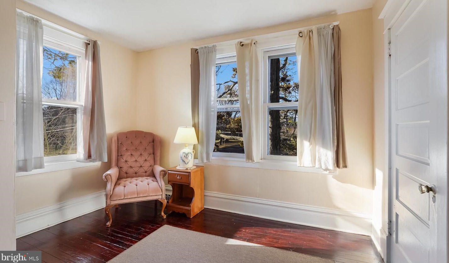 428 Maple Ave, Langhorne PA  19047-2726 exterior