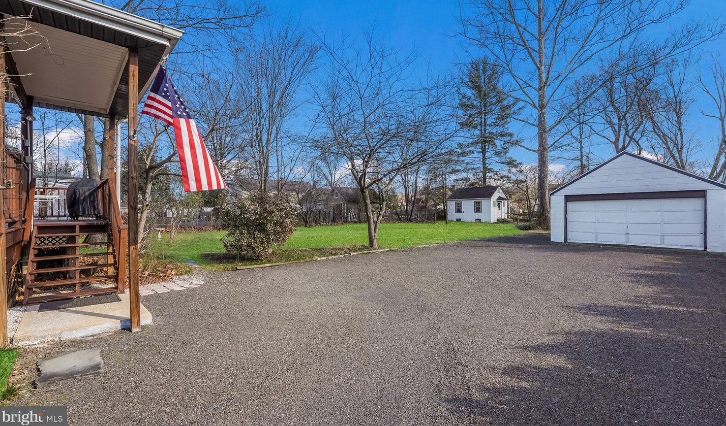 428 Maple Ave, Langhorne PA  19047-2726 exterior