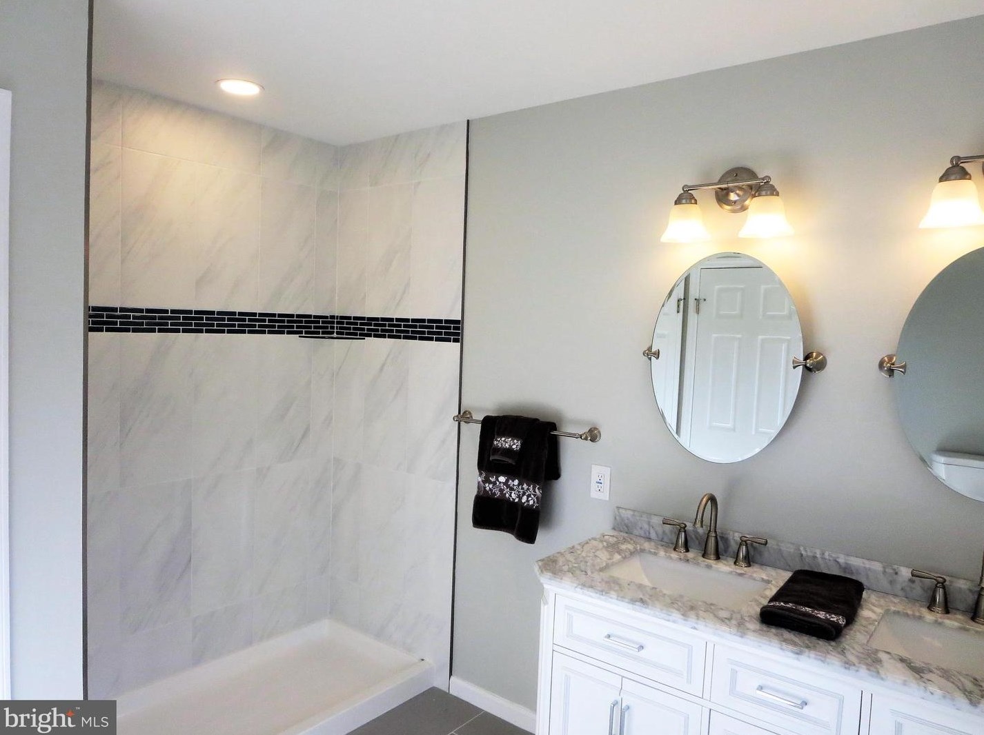 74 Bellwood Dr, Langhorne PA  19053-7215 exterior