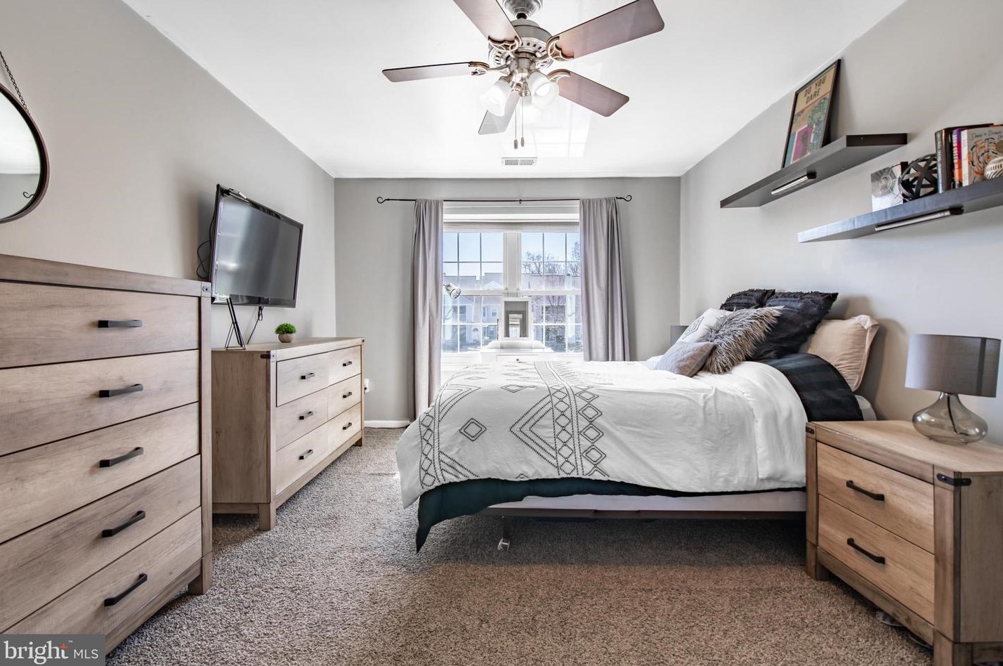 702 Mews Dr, Sellersville PA  18960-2740 exterior