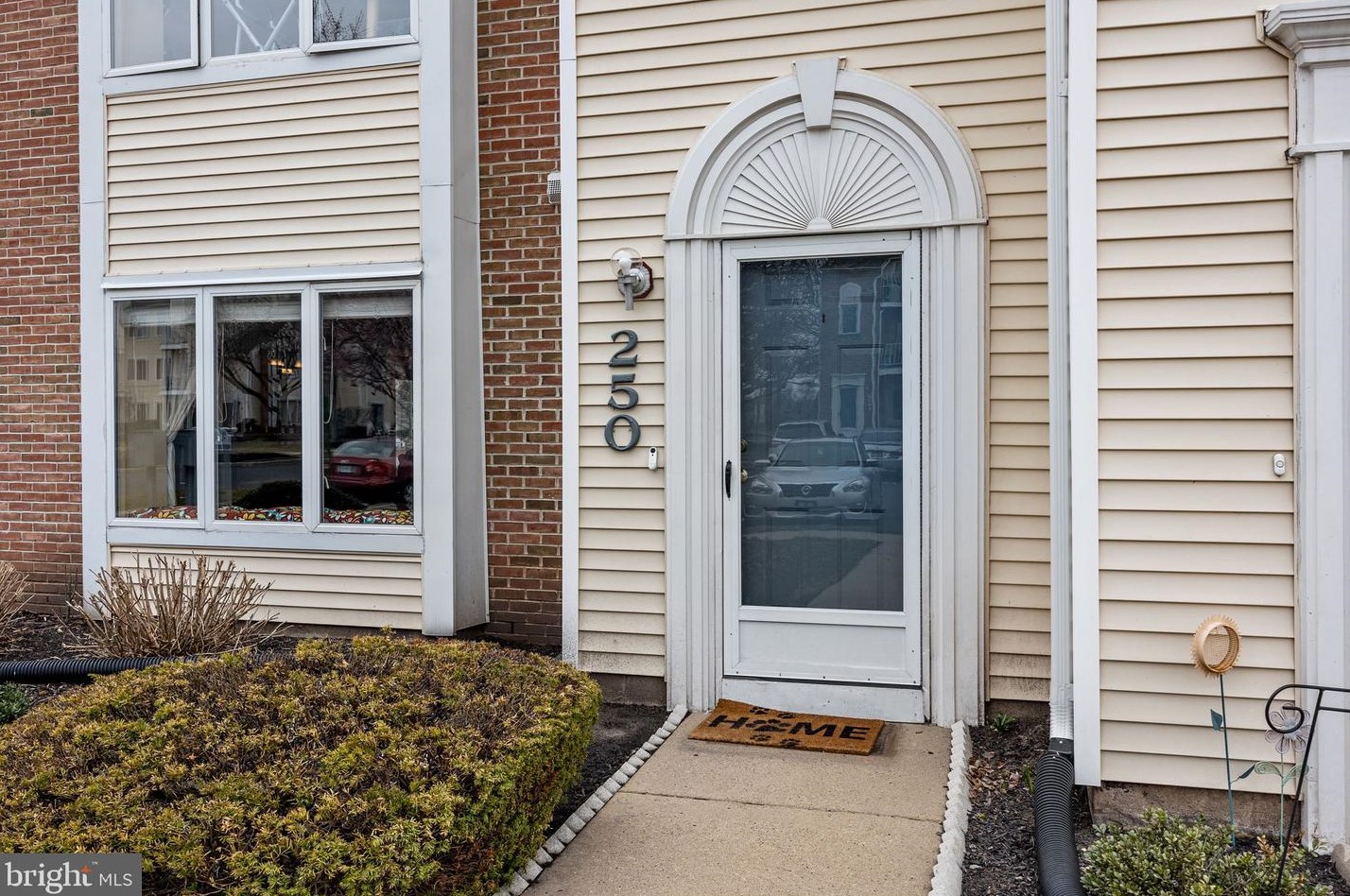 250 Juanita Ct, Levittown PA  19057-3631 exterior