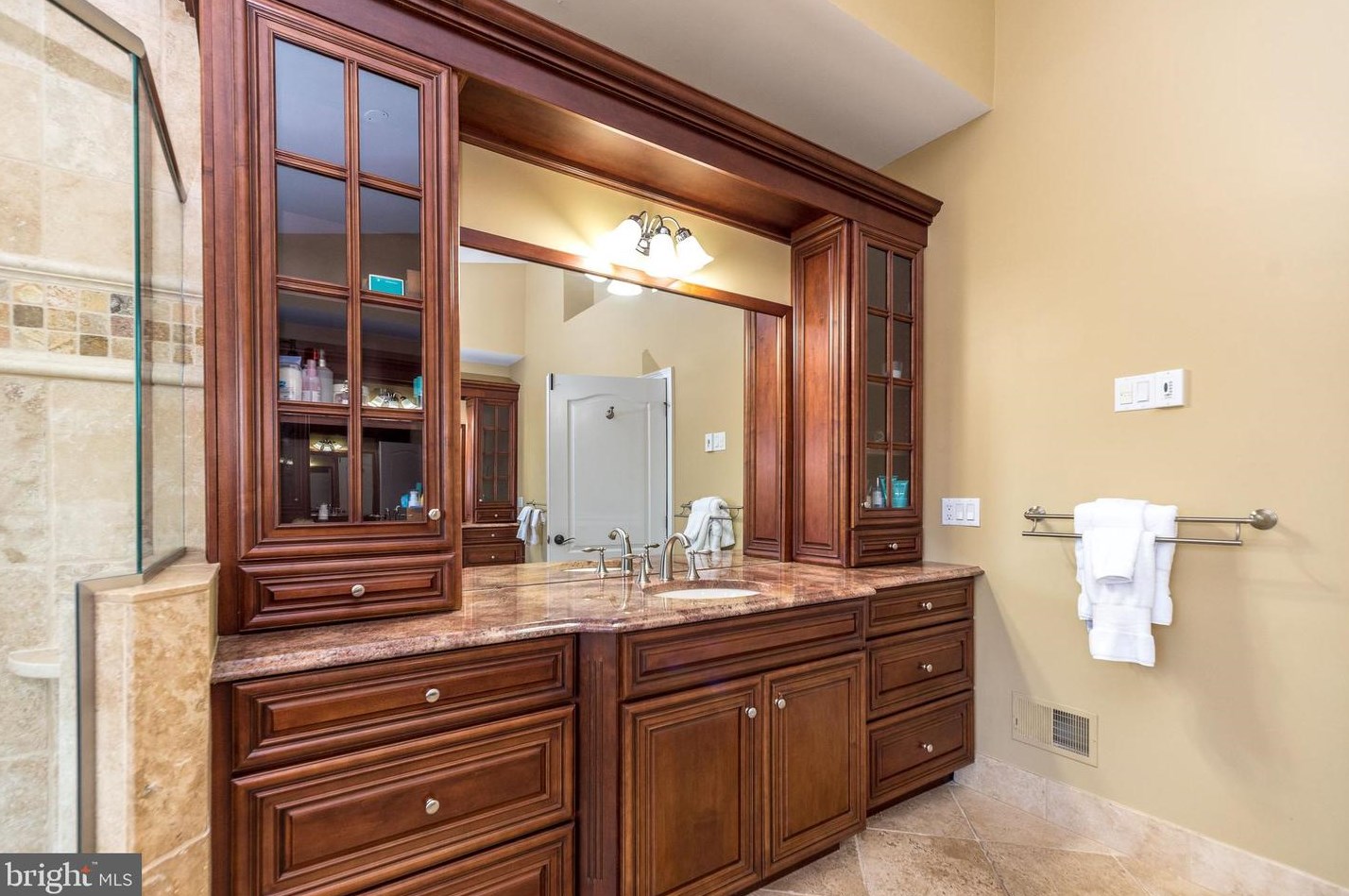 11 Holme Ct, Upper Makefield PA  18940-3024 exterior