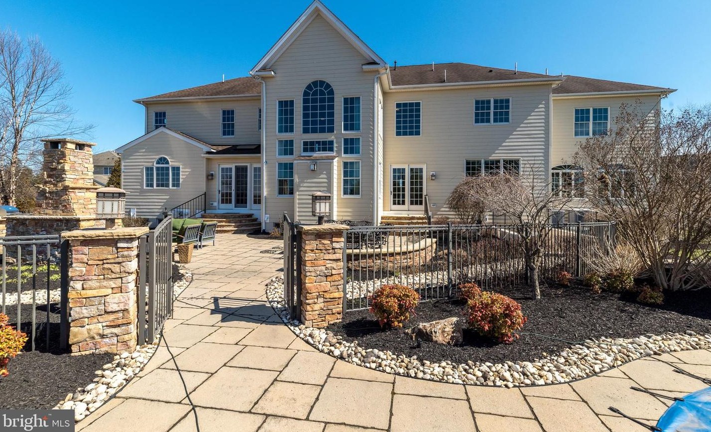 11 Holme Ct, Upper Makefield PA  18940-3024 exterior