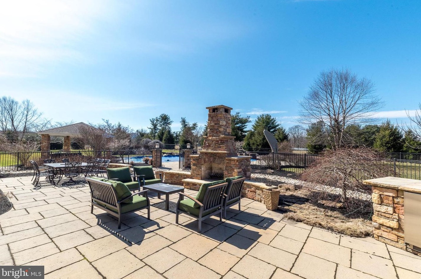 11 Holme Ct, Upper Makefield PA  18940-3024 exterior