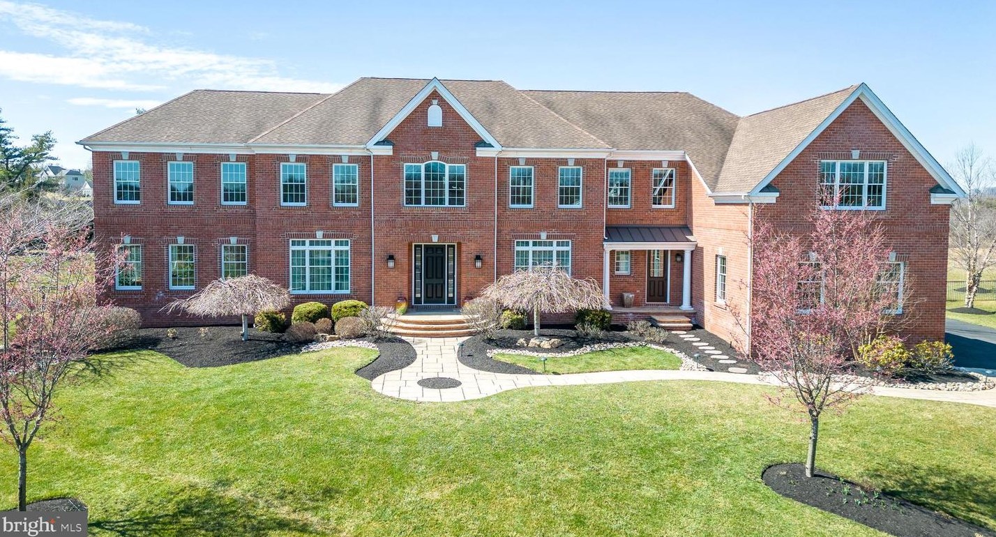 11 Holme Ct, Upper Makefield PA  18940-3024 exterior