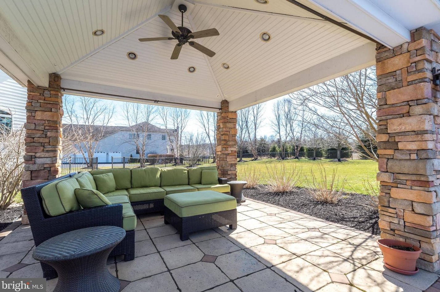 11 Holme Ct, Upper Makefield PA  18940-3024 exterior