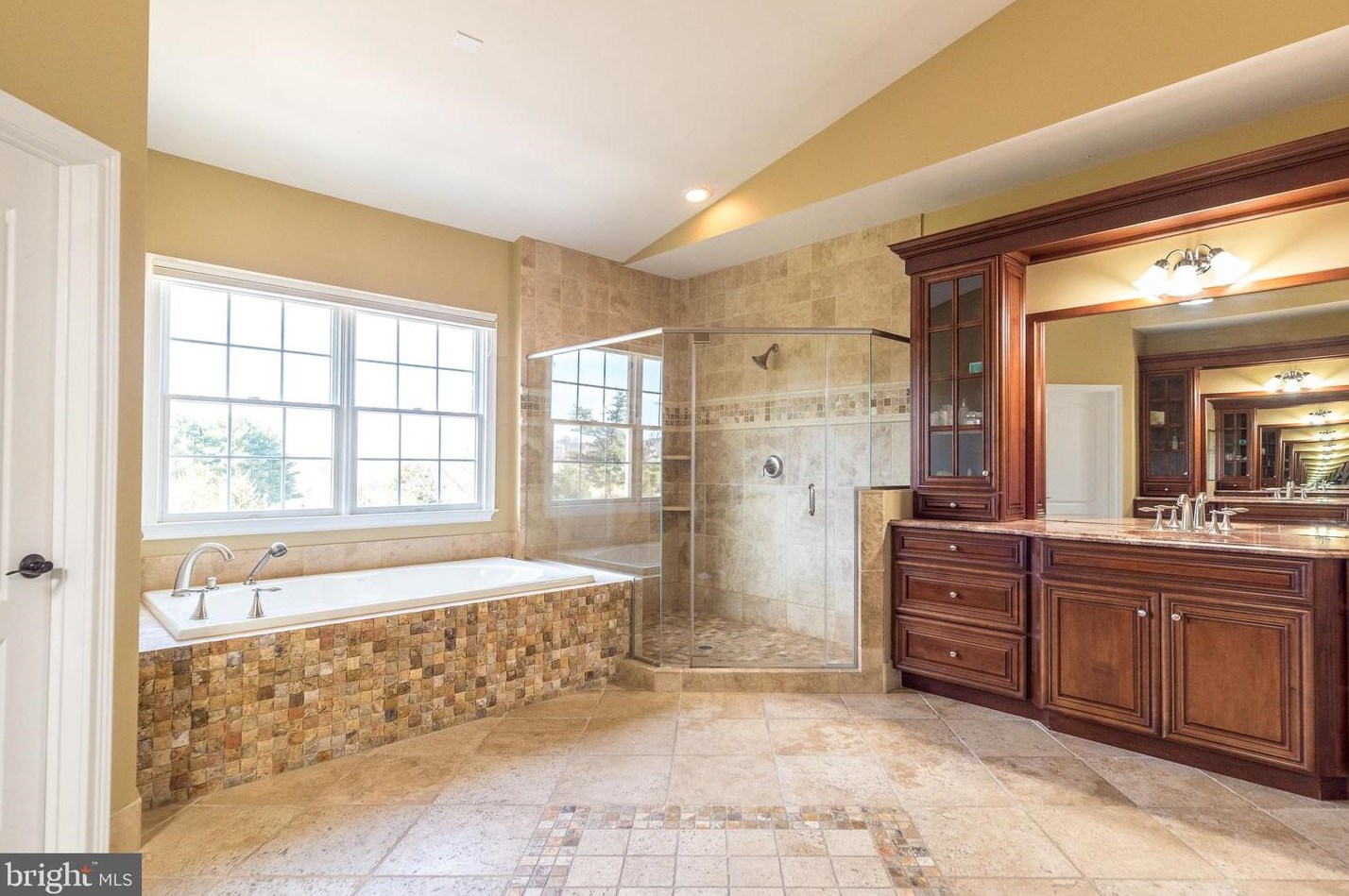 11 Holme Ct, Upper Makefield PA  18940-3024 exterior