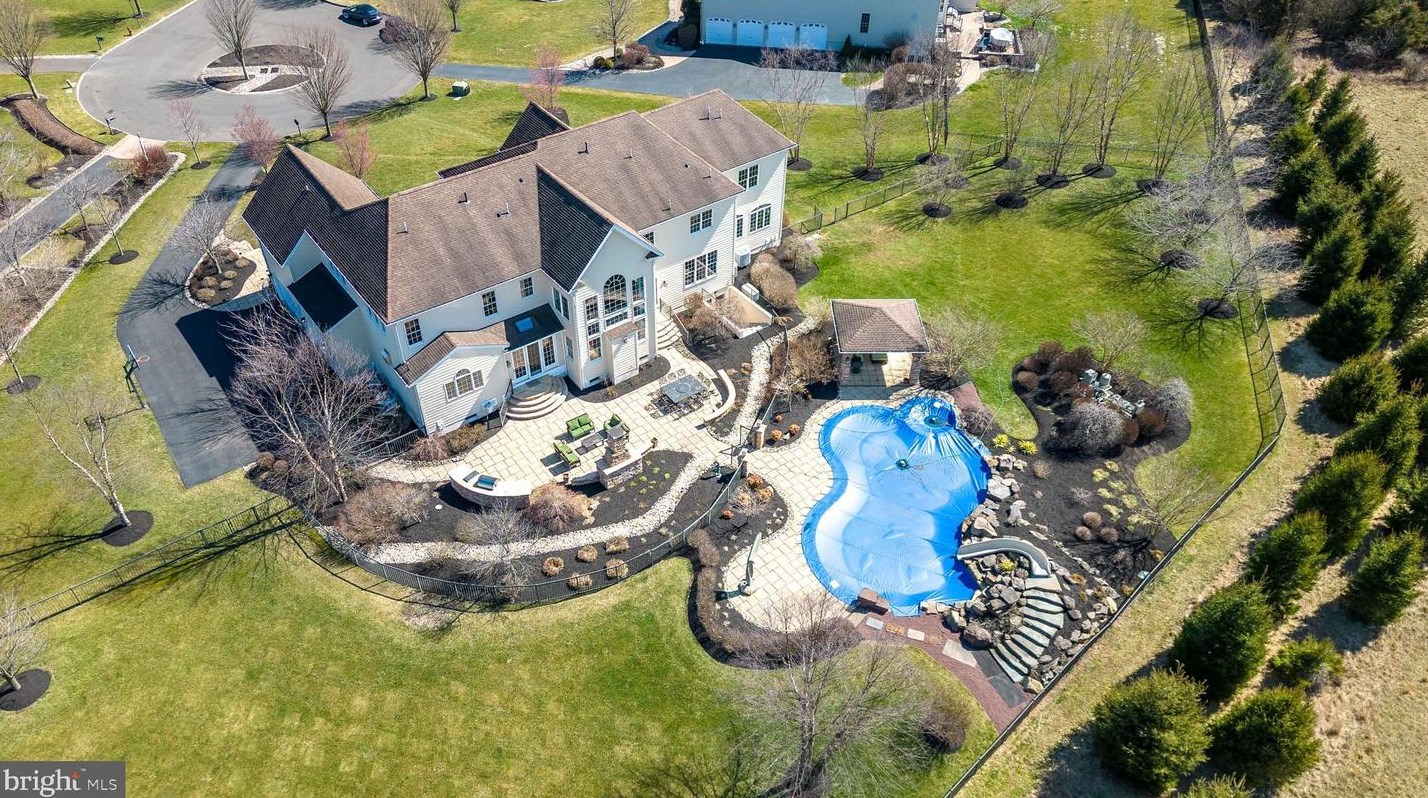 11 Holme Ct, Upper Makefield PA  18940-3024 exterior