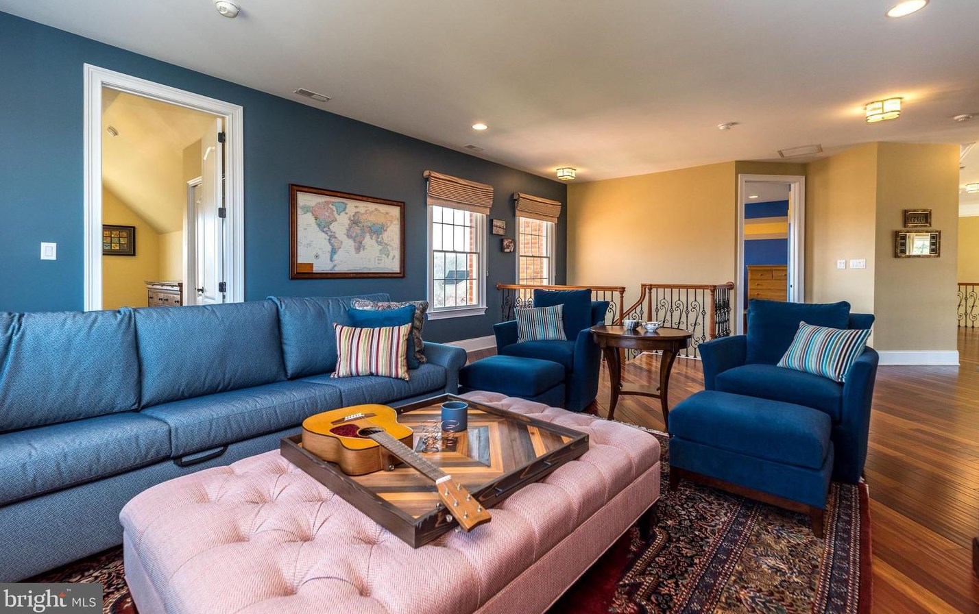 11 Holme Ct, Upper Makefield PA  18940-3024 exterior