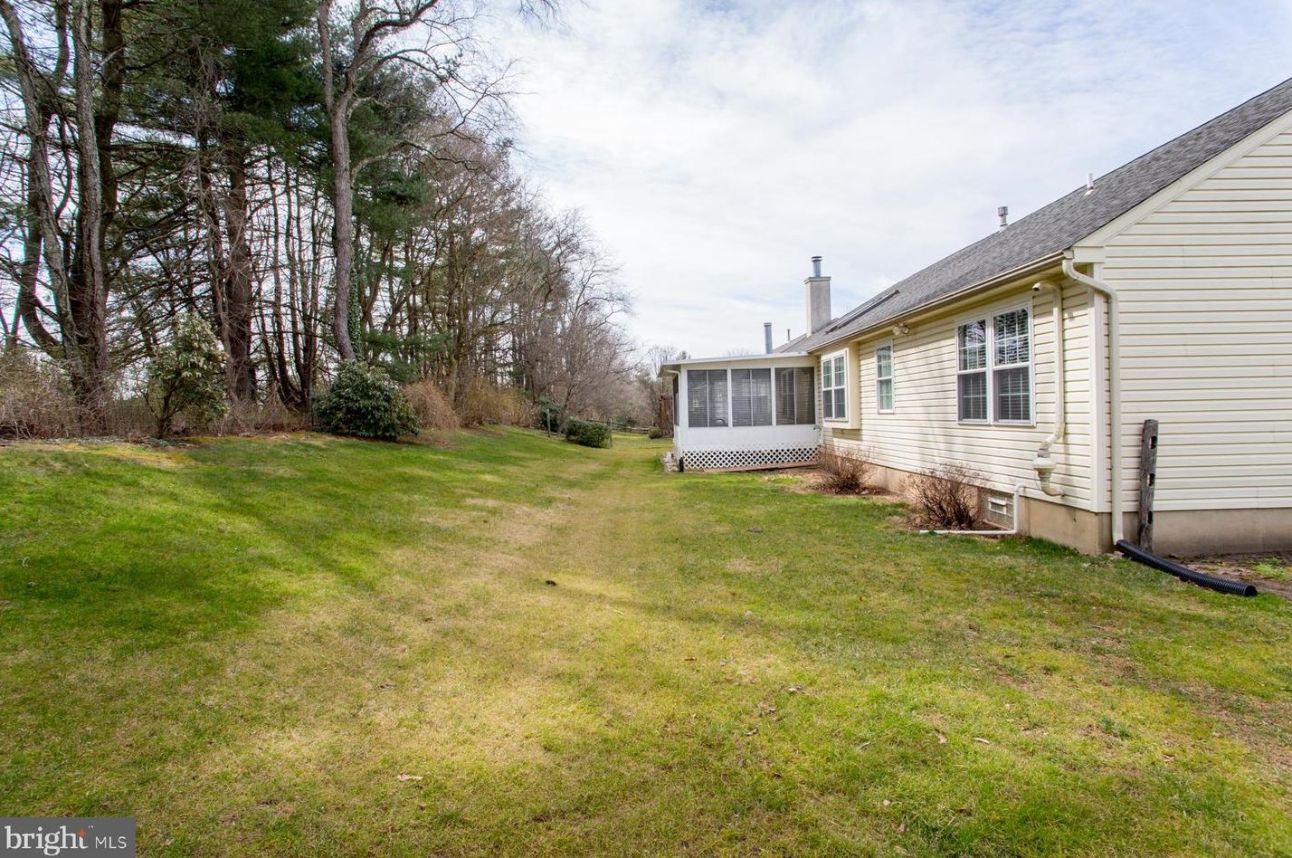 98 Steeplechase Dr, Gardenville PA  18901-5714 exterior