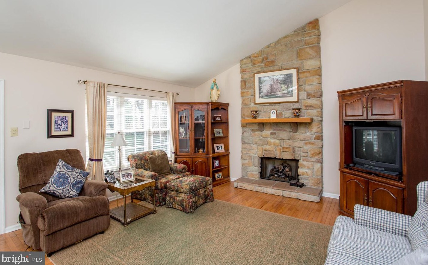 98 Steeplechase Dr, Gardenville PA  18901-5714 exterior