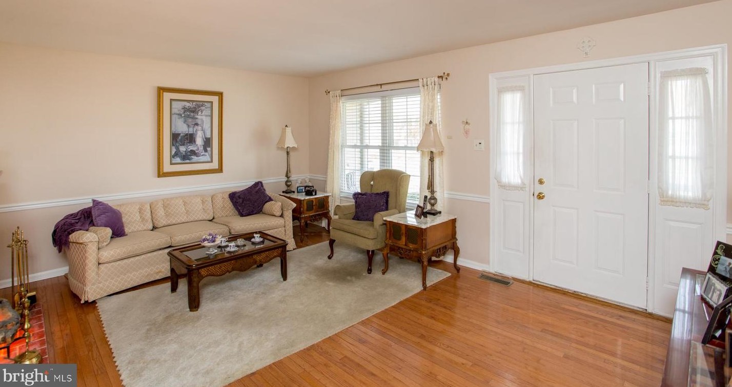 98 Steeplechase Dr, Gardenville PA  18901-5714 exterior