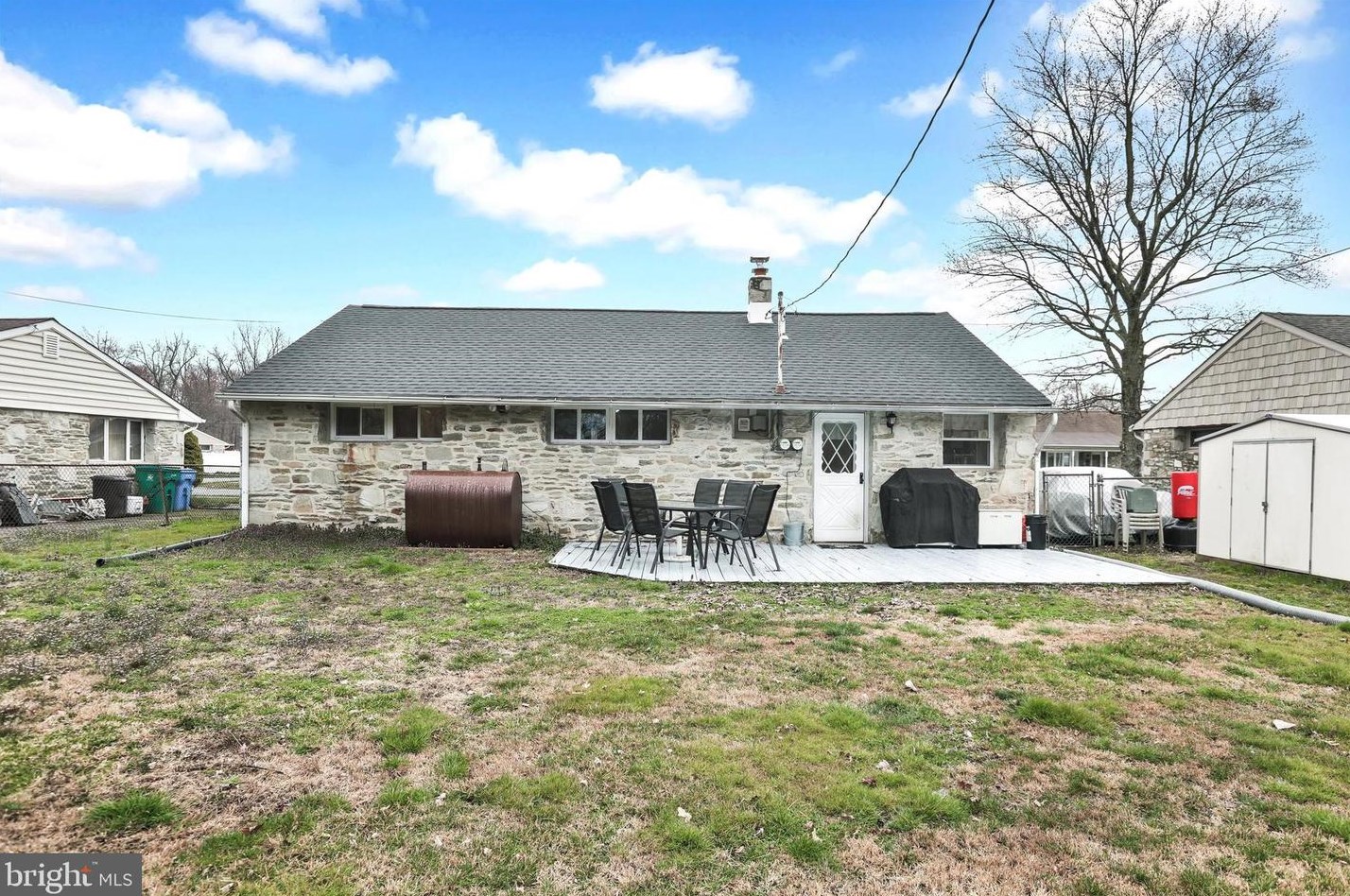 2605 Woodlawn Dr, Edgely PA  19007-2035 exterior