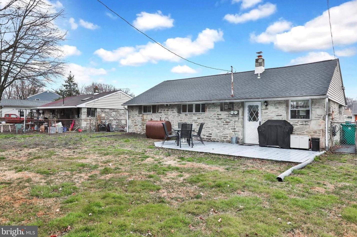 2605 Woodlawn Dr, Edgely PA  19007-2035 exterior