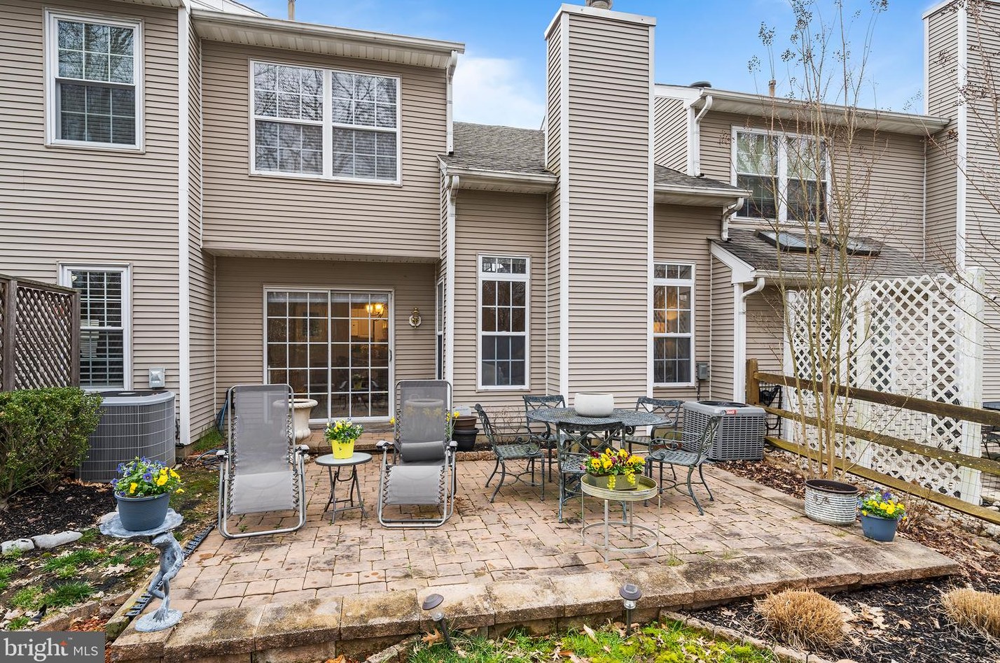 33 Cypress Pl, Upper Makefield PA  18940-9272 exterior