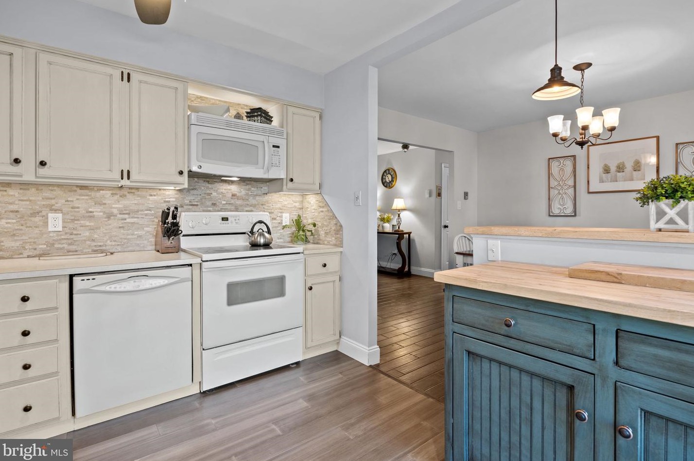 25 Lenape Dr, Sellersville PA  18960-1566 exterior