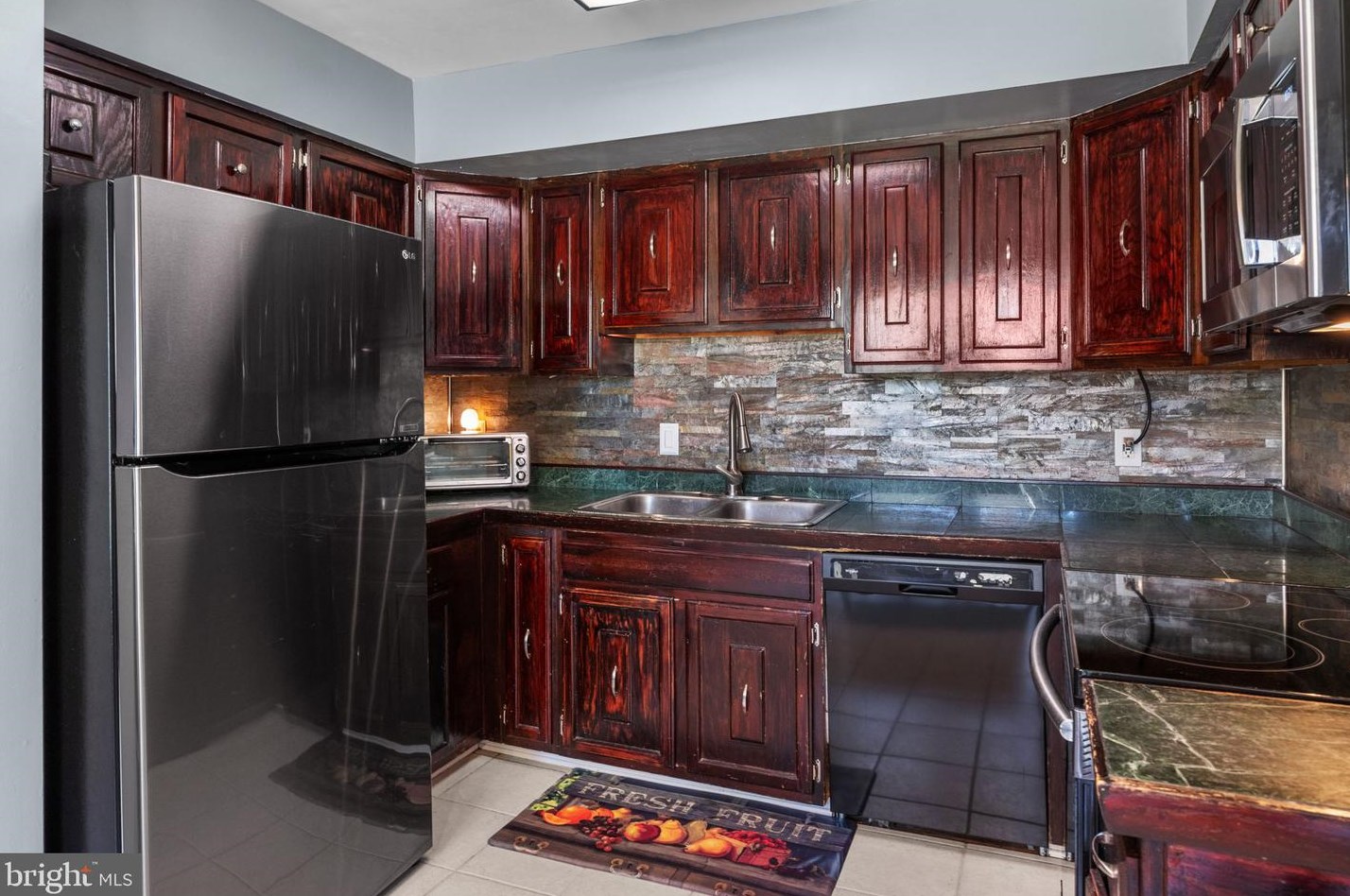 17 Connover Pl, Upper Makefield PA  18940-1117 exterior