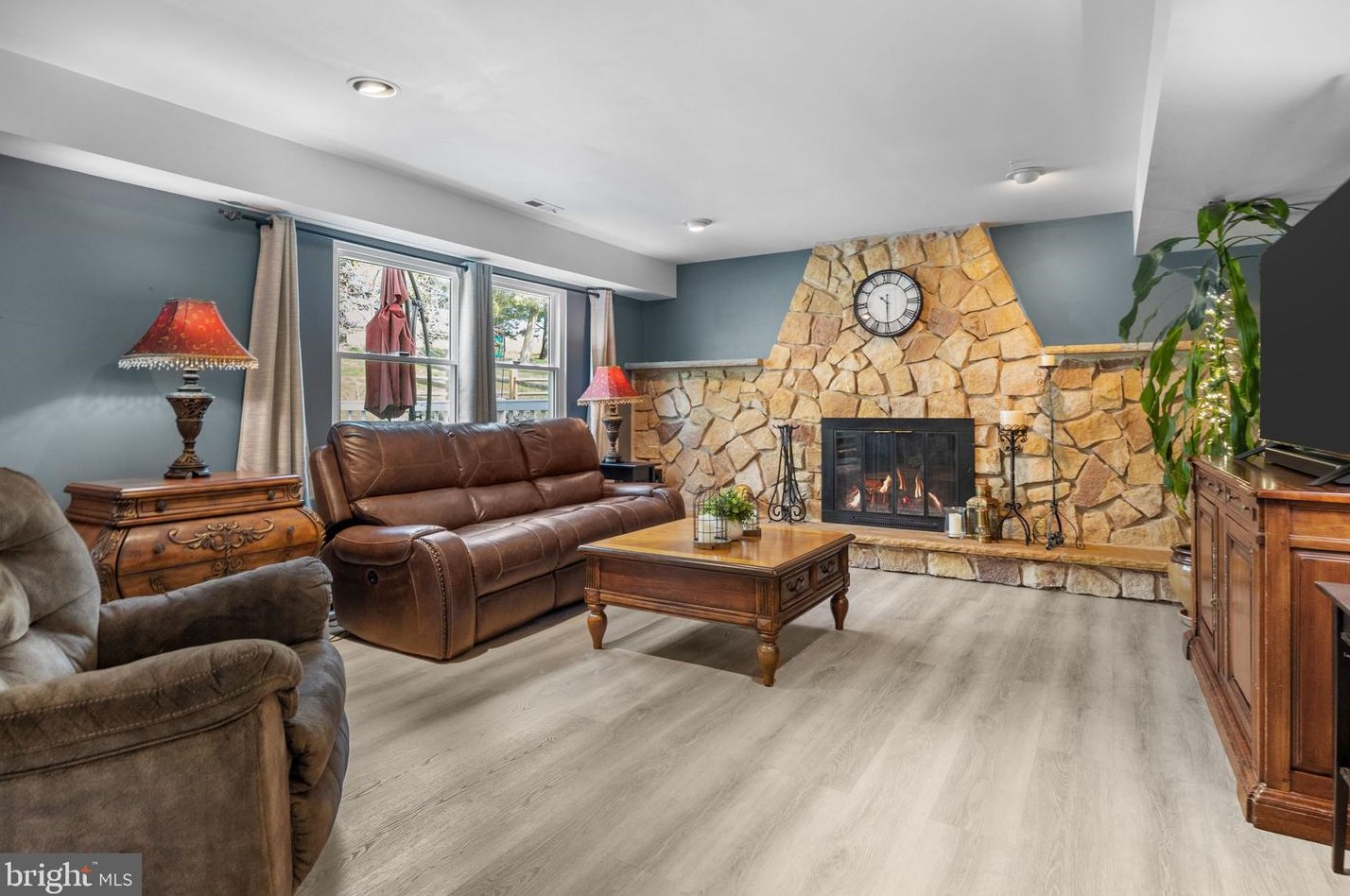 17 Connover Pl, Upper Makefield PA  18940-1117 exterior