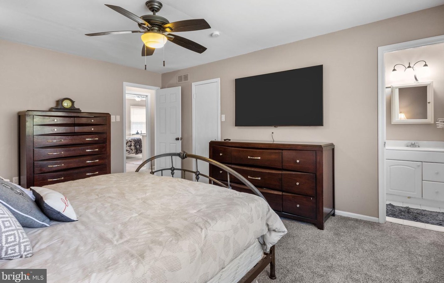 17 Connover Pl, Upper Makefield PA  18940-1117 exterior