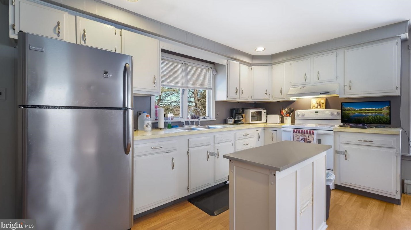 3061 Swamp Rd, Gardenville PA  18902-1673 exterior