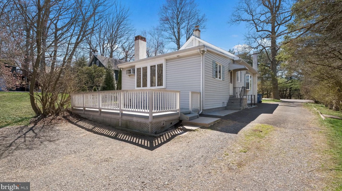 3061 Swamp Rd, Gardenville PA  18902-1673 exterior