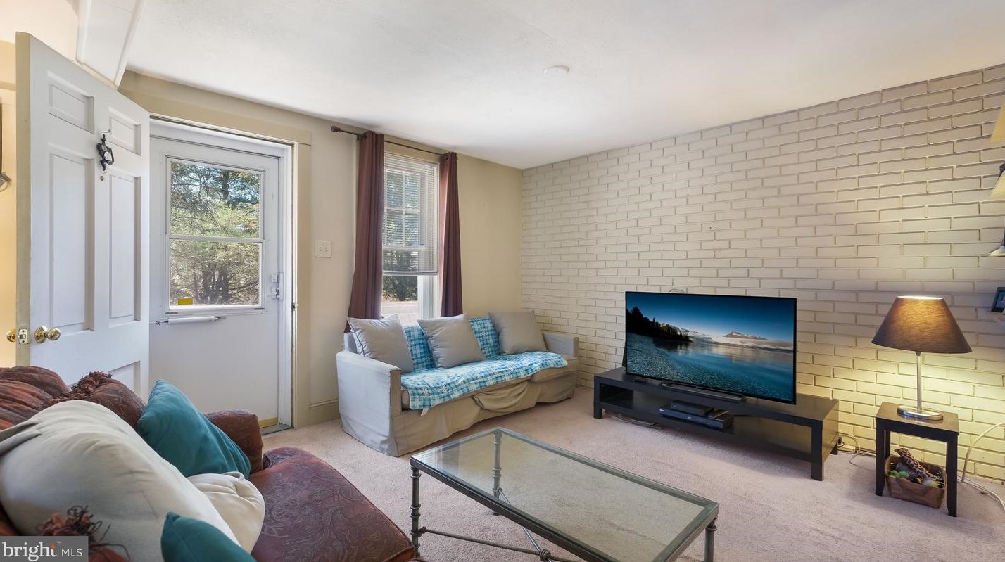 3061 Swamp Rd, Gardenville PA  18902-1673 exterior