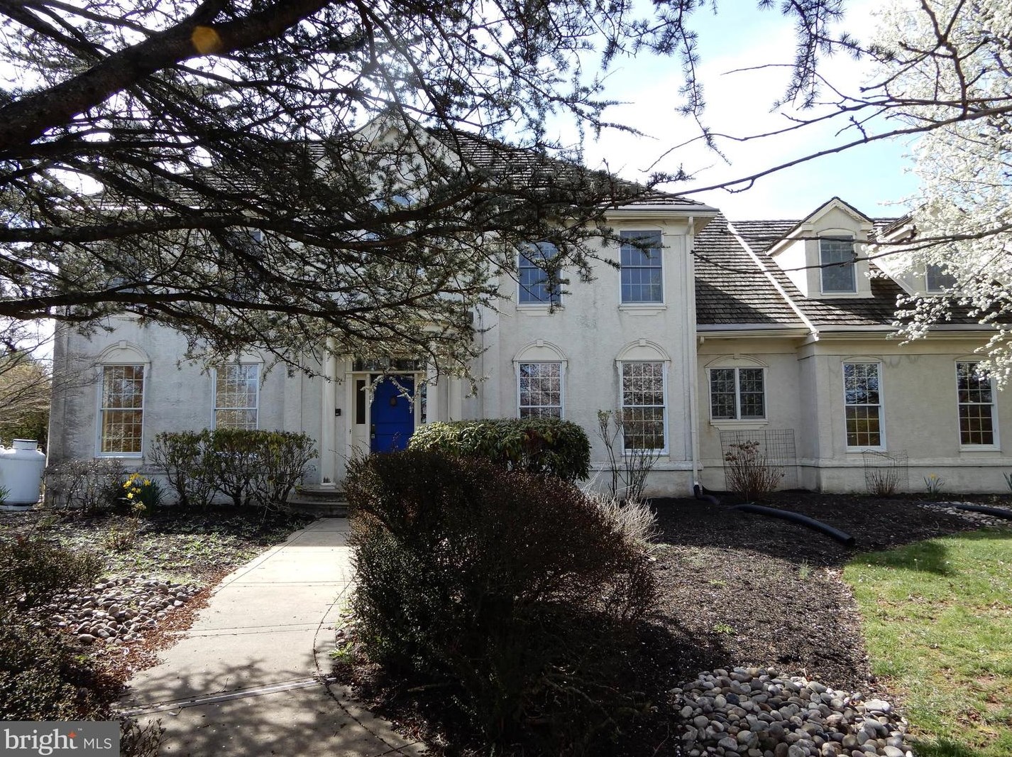 1 Spring Oak Dr, Upper Makefield PA  18940-2528 exterior