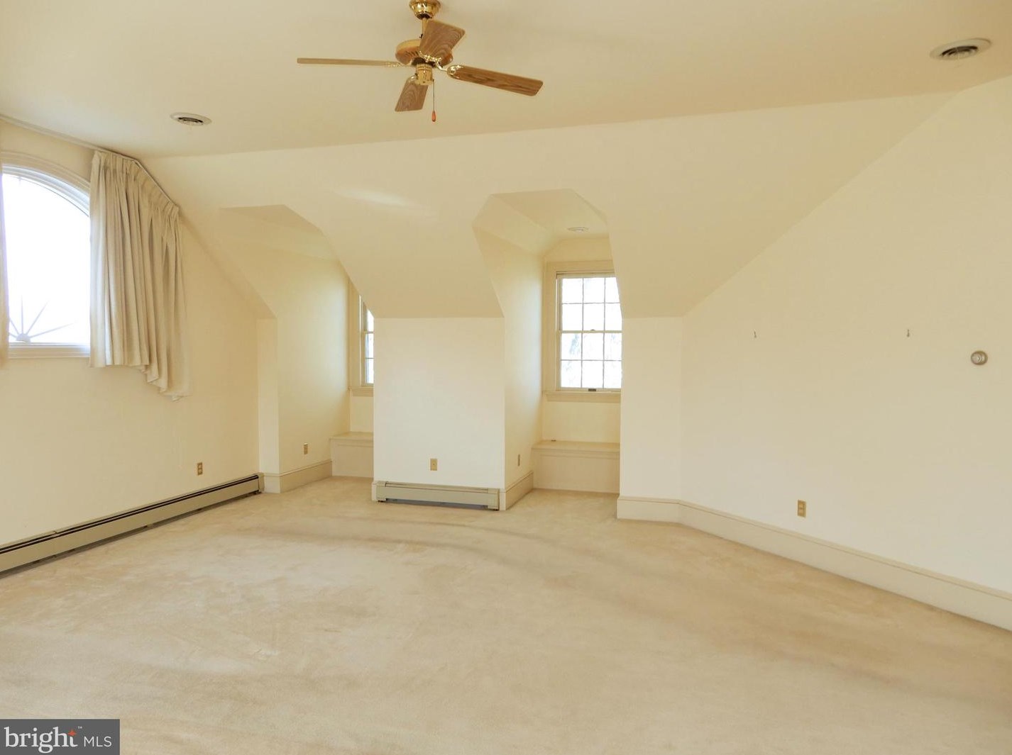 1 Spring Oak Dr, Upper Makefield PA  18940-2528 exterior