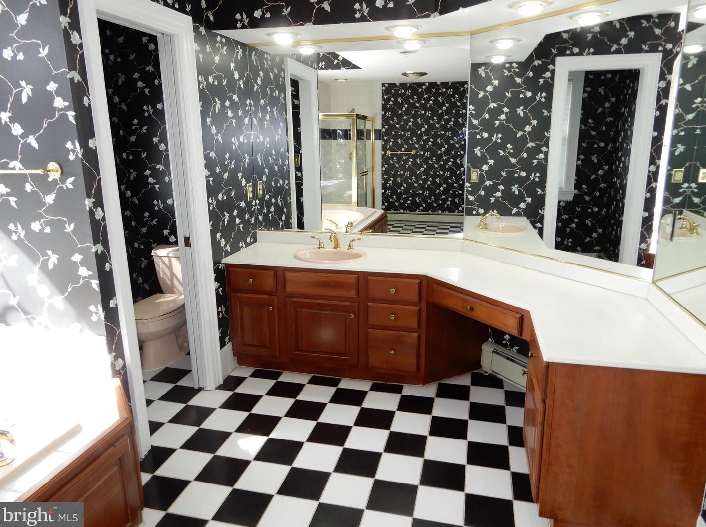 1 Spring Oak Dr, Upper Makefield PA  18940-2528 exterior