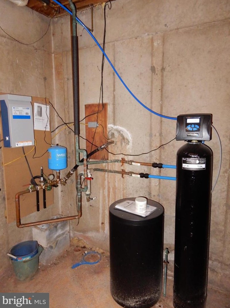 1 Spring Oak Dr, Upper Makefield PA  18940-2528 exterior