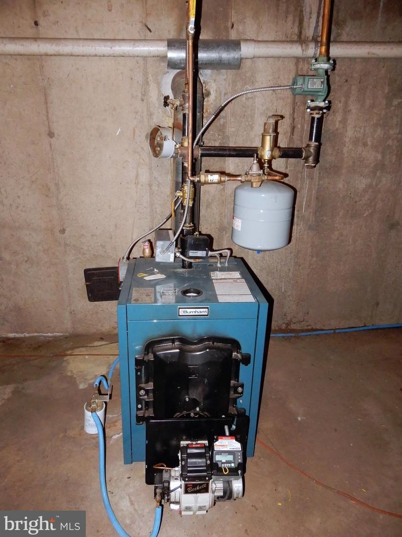 1 Spring Oak Dr, Upper Makefield PA  18940-2528 exterior