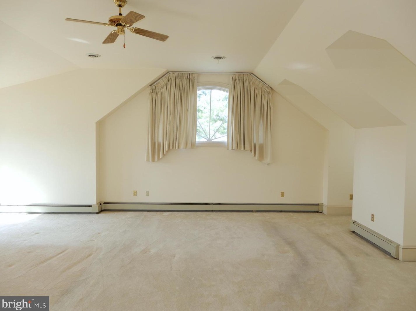 1 Spring Oak Dr, Upper Makefield PA  18940-2528 exterior