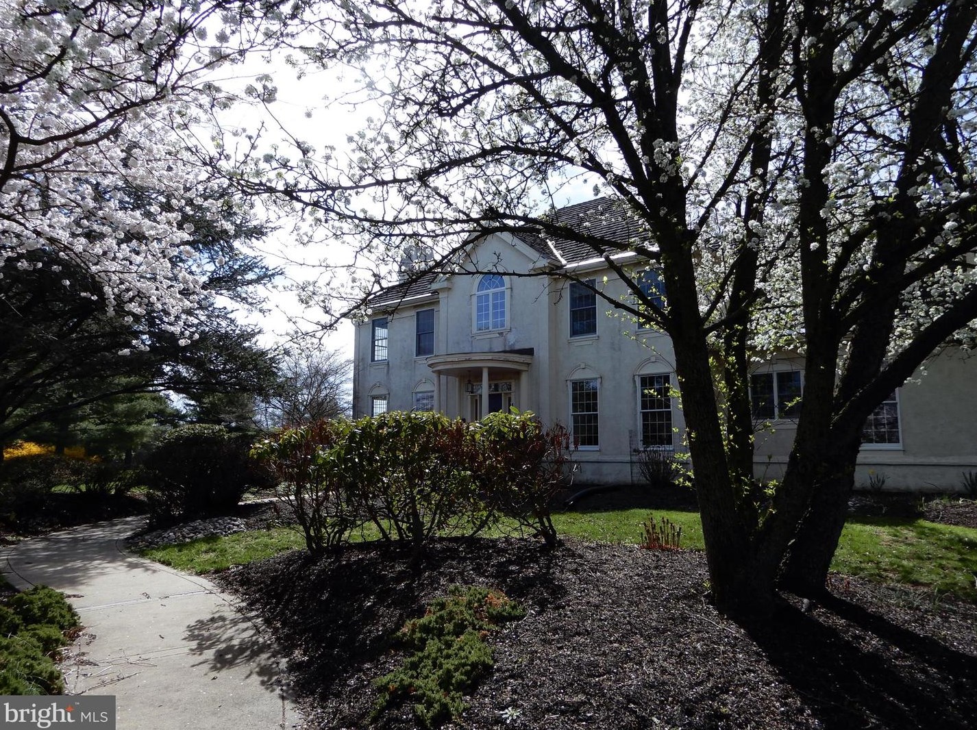 1 Spring Oak Dr, Upper Makefield PA  18940-2528 exterior