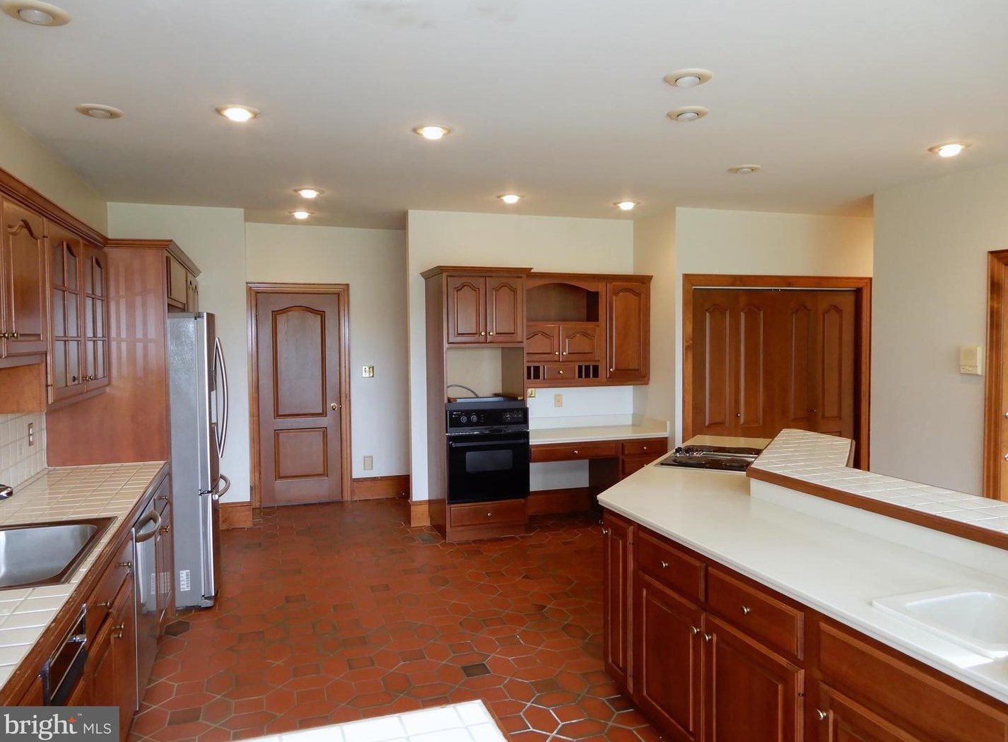 1 Spring Oak Dr, Upper Makefield PA  18940-2528 exterior