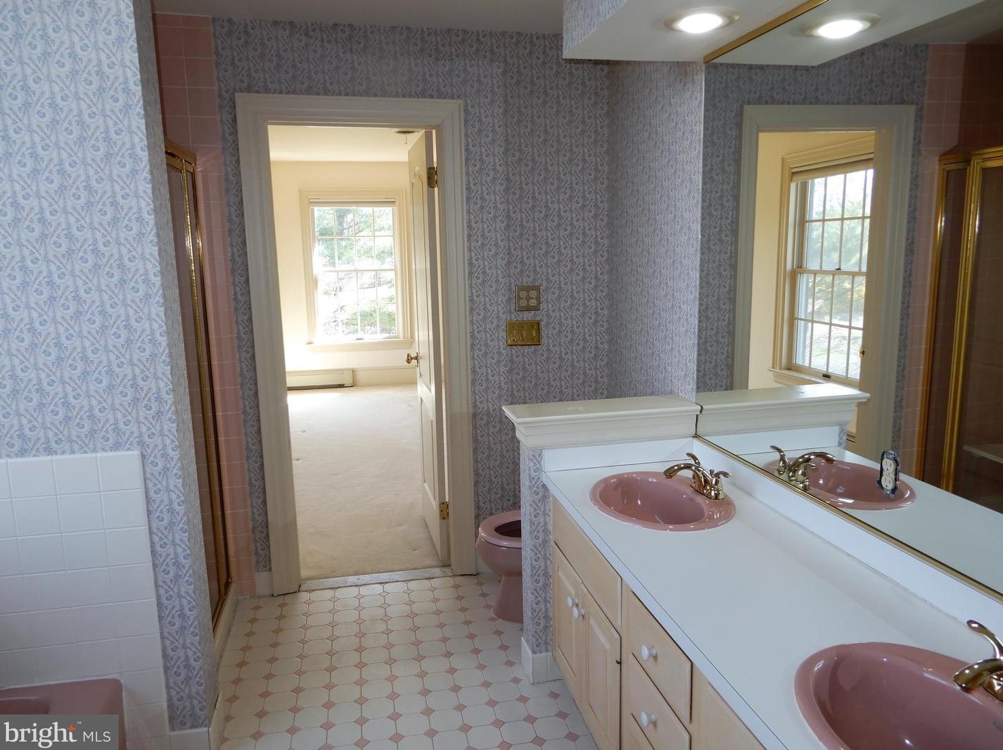 1 Spring Oak Dr, Upper Makefield PA  18940-2528 exterior