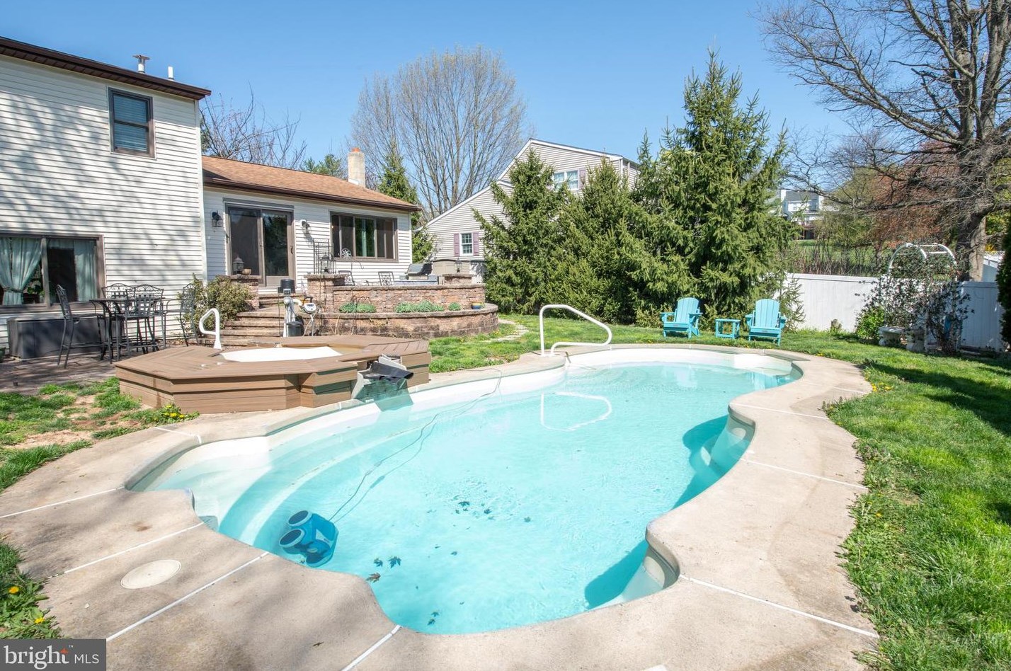 22 Hickory Ln, Upper Makefield PA  18940-1485 exterior