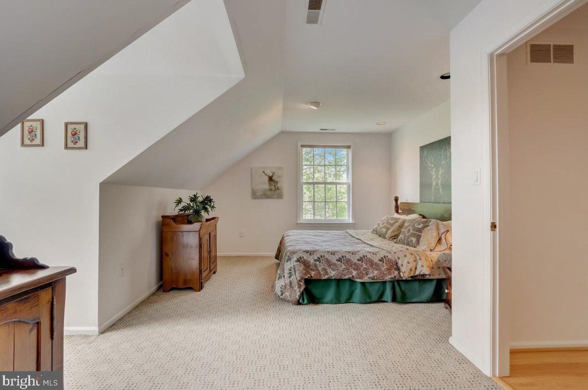 8 Barclay Ct, Upper Makefield PA  18940-1555 exterior