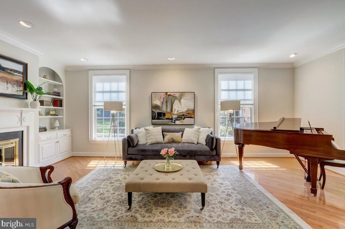 8 Barclay Ct, Upper Makefield PA  18940-1555 exterior