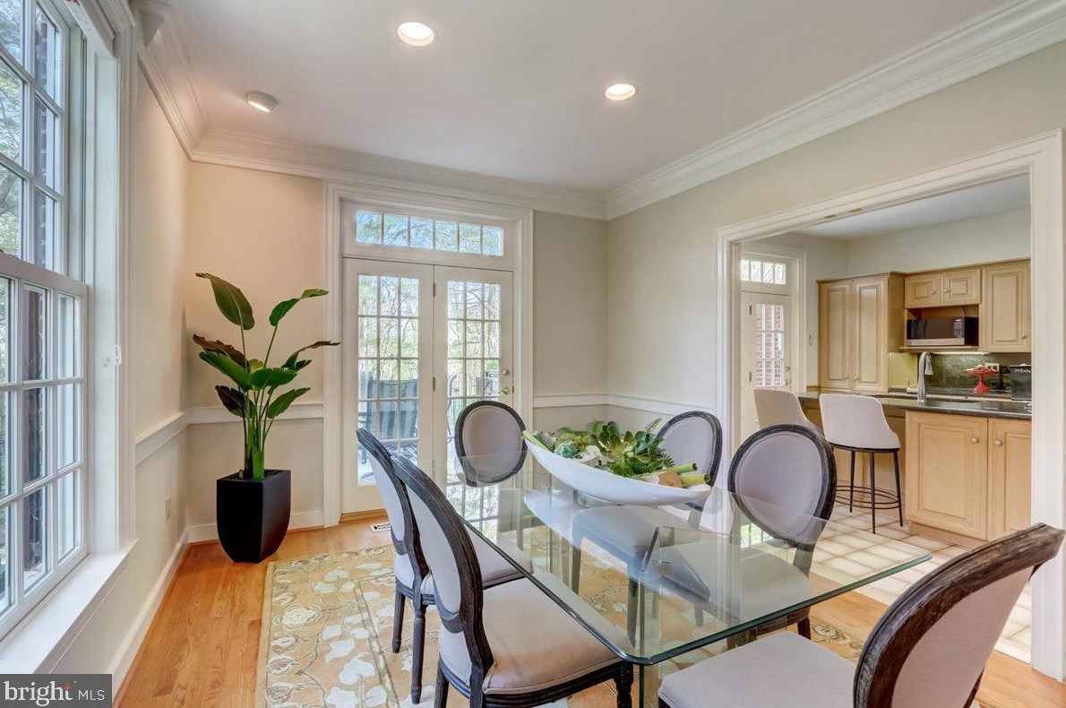 8 Barclay Ct, Upper Makefield PA  18940-1555 exterior