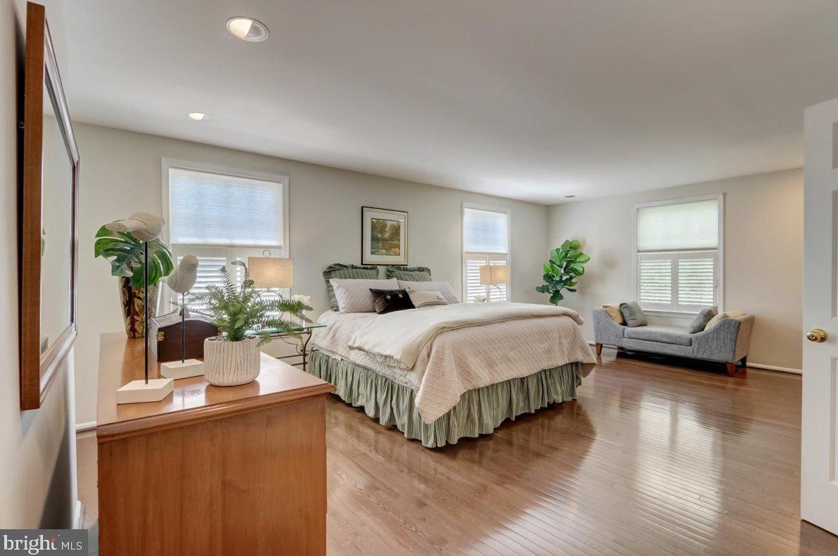 8 Barclay Ct, Upper Makefield PA  18940-1555 exterior