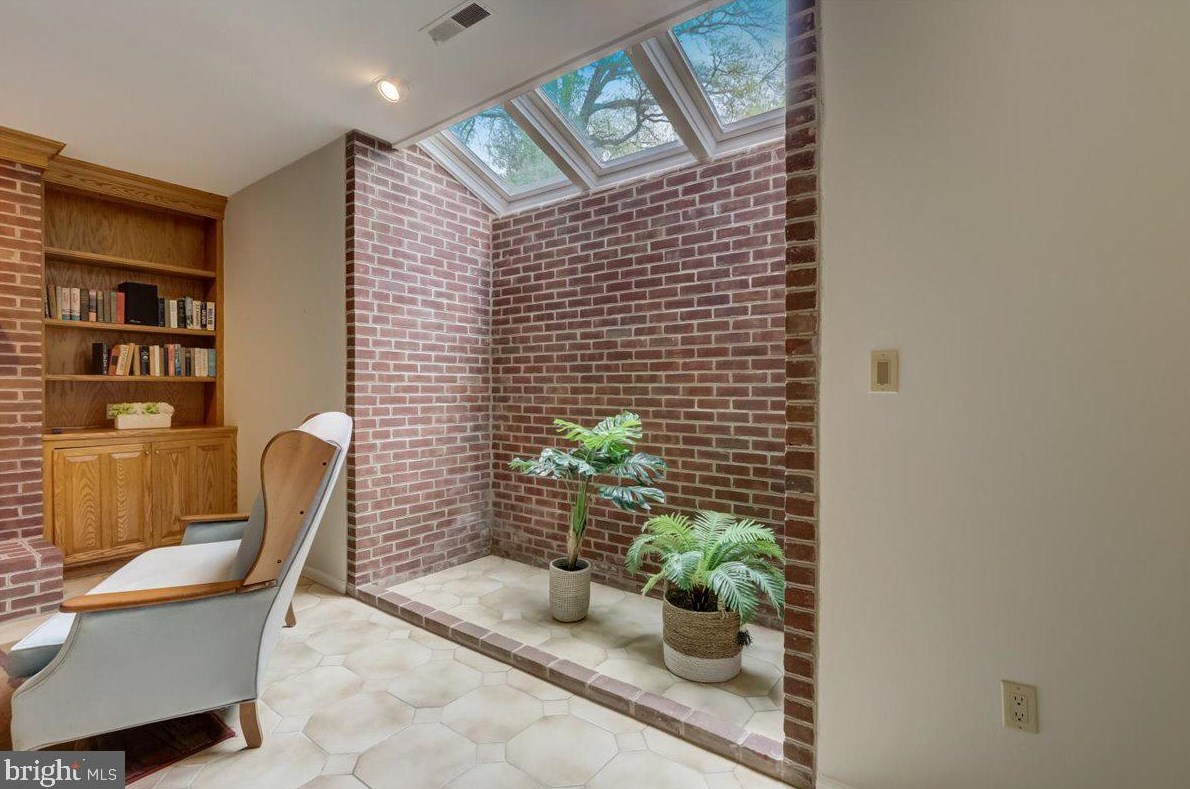 8 Barclay Ct, Upper Makefield PA  18940-1555 exterior