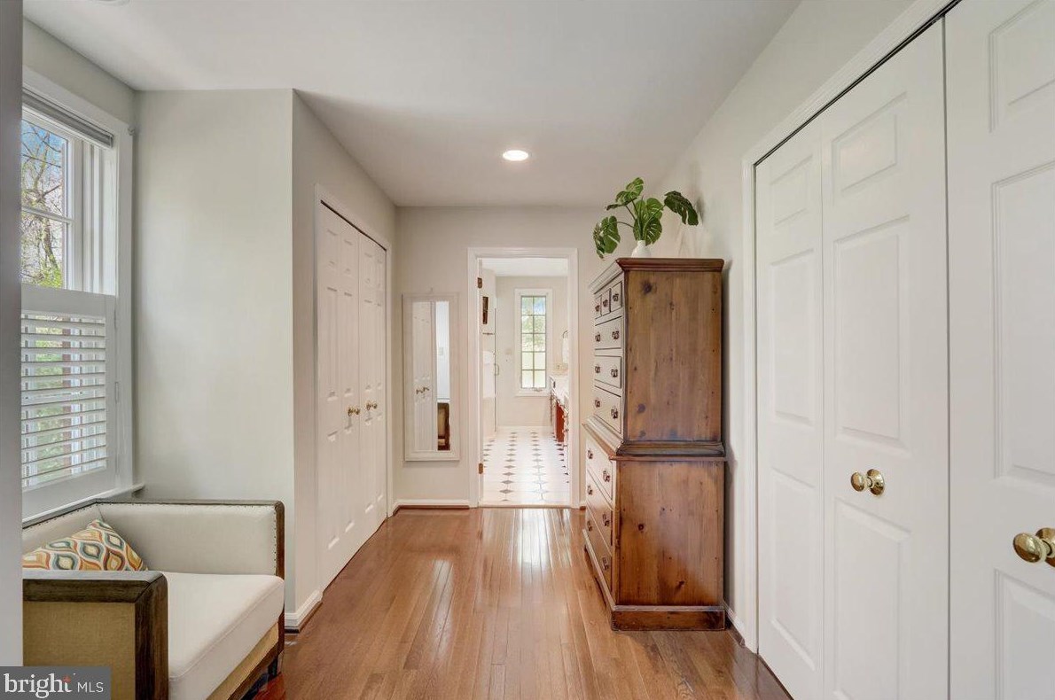 8 Barclay Ct, Upper Makefield PA  18940-1555 exterior