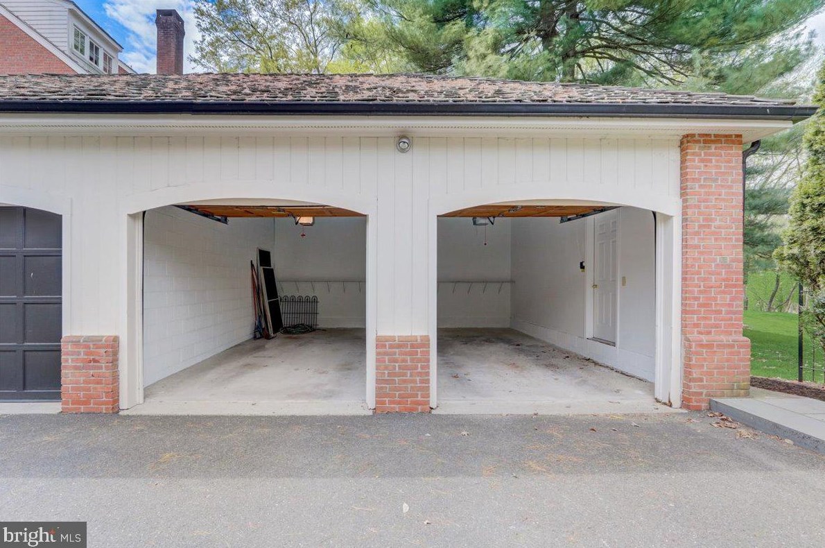 8 Barclay Ct, Upper Makefield PA  18940-1555 exterior