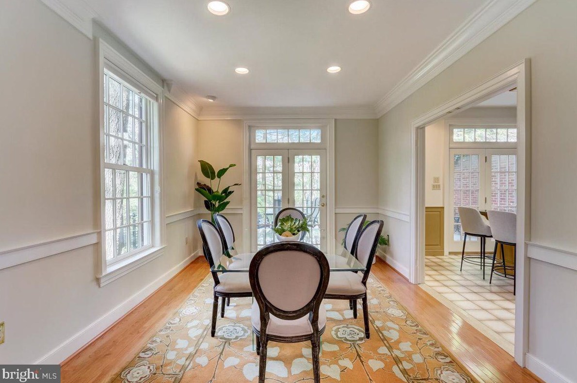 8 Barclay Ct, Upper Makefield PA  18940-1555 exterior