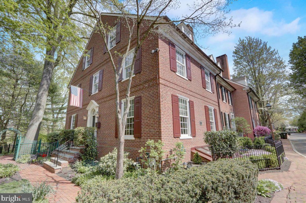 8 Barclay Ct, Upper Makefield PA  18940-1555 exterior