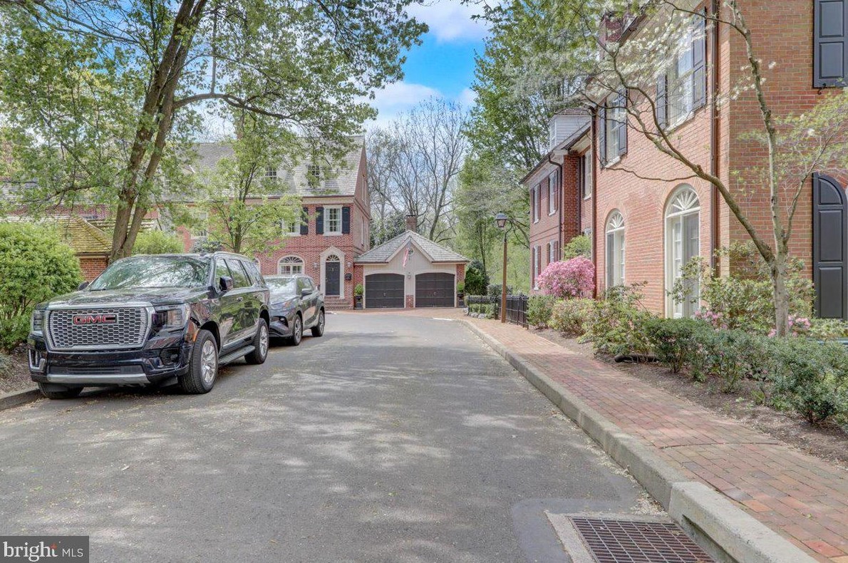 8 Barclay Ct, Upper Makefield PA  18940-1555 exterior