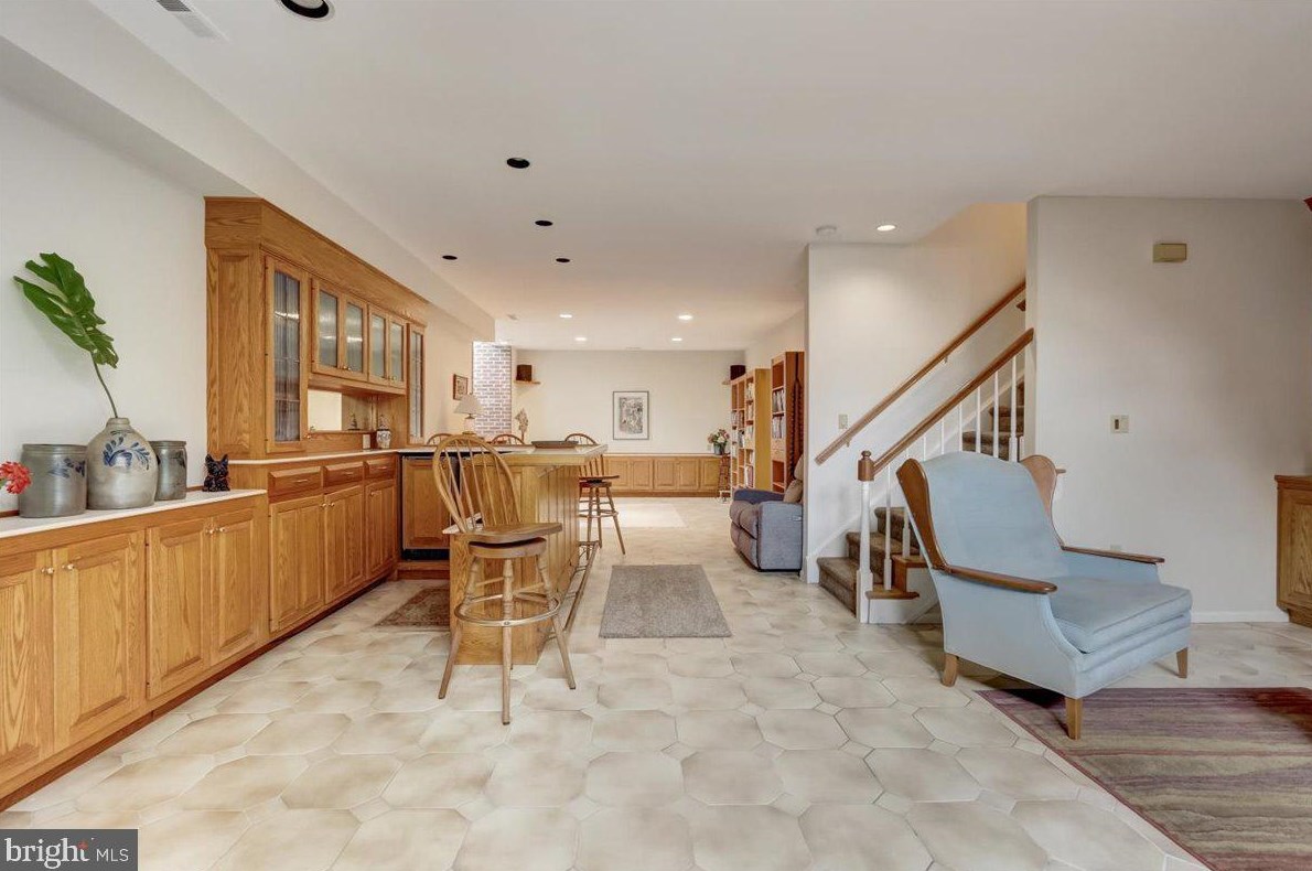 8 Barclay Ct, Upper Makefield PA  18940-1555 exterior