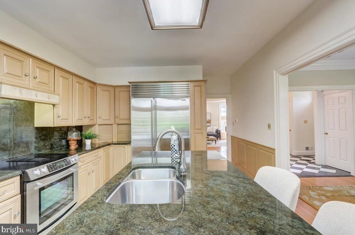 8 Barclay Ct, Upper Makefield PA  18940-1555 exterior